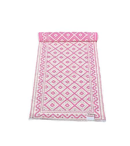 Buiten vloerkleed 60 x 120 cm ruit roze