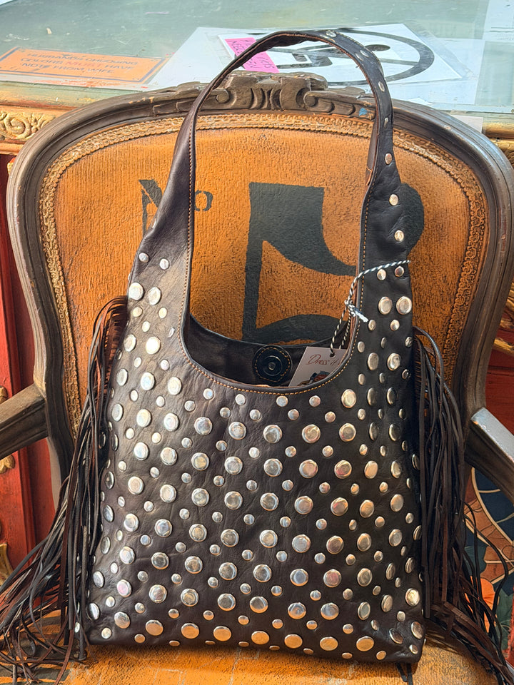 Zwarte leren tas met studs & franjes  Rock-’n-roll meets boho!