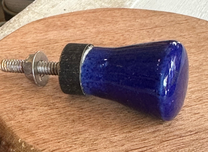 kastknoop porselein blauw