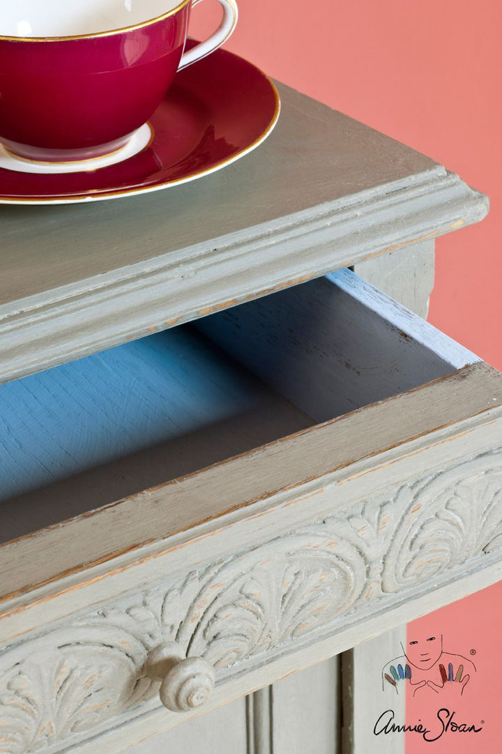 Annie Sloan chalk paint French Linen